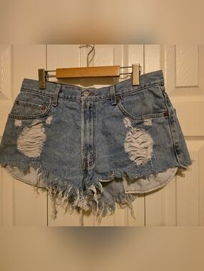 Levi's 550 Relaxed Fit Distressed Jean Cutoff Shorts 29